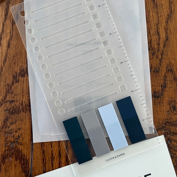 Cloth and Paper bundle - Picture 10 of 16